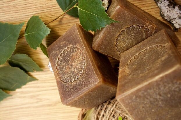 savon au goudron contre les champignons